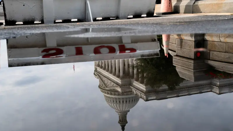 ترامب يرفع الرهان.. إغلاق الحكومة يدخل أسبوعه الثاني والرواتب مهددة