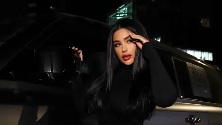 كوثر البلوشي تبكي بسبب والدتها وتتحدث عن أزمتها مع دهراب