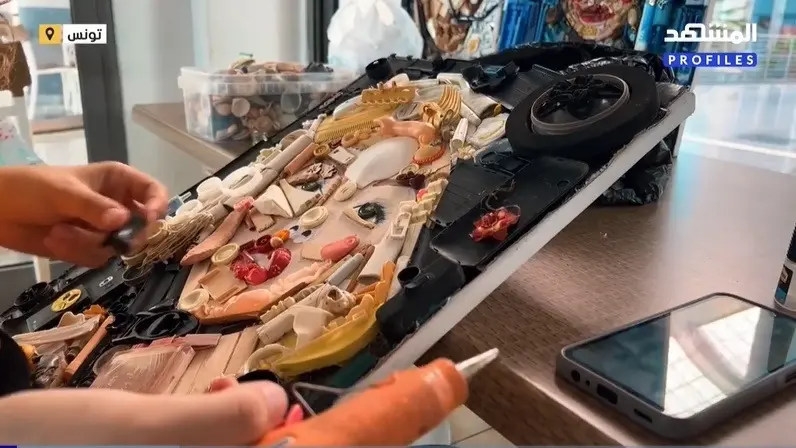 المشهد بروفايل - سيرين الطرابلسي تحوّل المخلفات إلى لوحة فنية