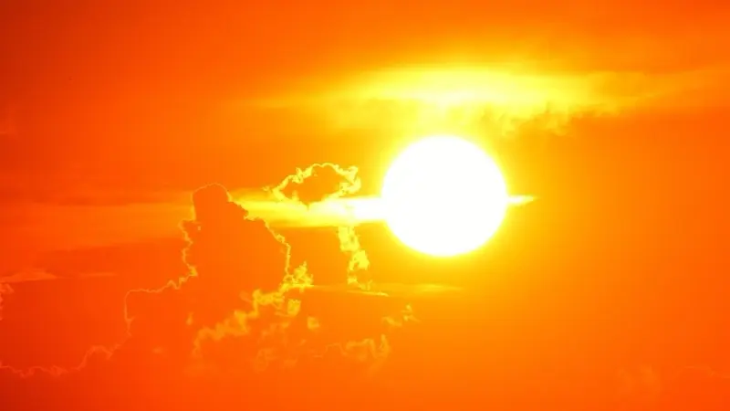 ترتفع نسبته خلال موجات الحرّ.. ما أعراض تسمّم الشمس؟