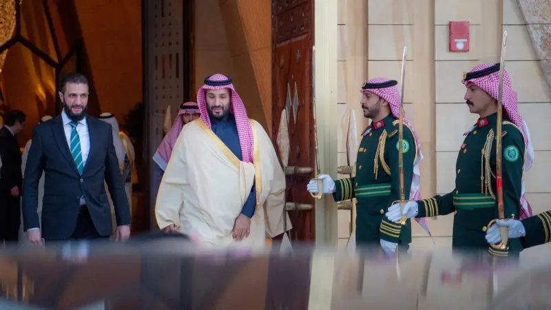 الرئيس السوري أحمد الشرع وولي العهد محمد بن سلمان.. ماذا دار في لقاء السعودية؟