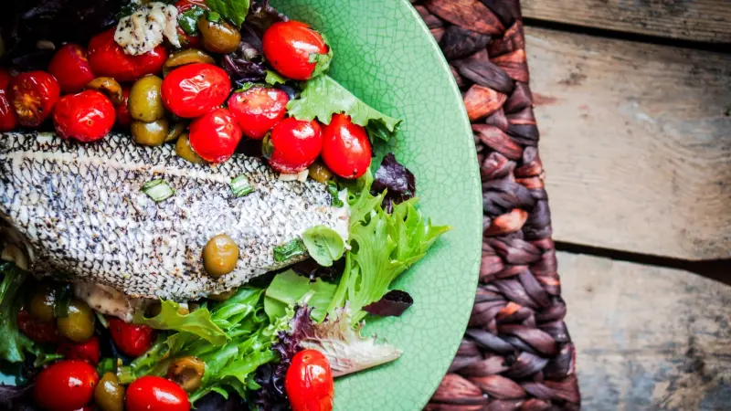 ما فوائد الأوميغا 3 للنساء بعد الأربعين؟