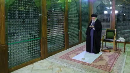 related_news_inside_blogsصور - خامنئي يظهر علنا في طهران بعد نقله إلى "ملاجئ الحرب"