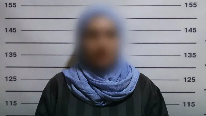 فيديو صادم.. ضبط سيدة تمارس السحر والشعوذة في حلب