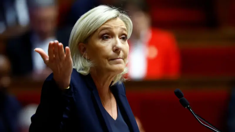 بسبب قضايا التمويل.. الشرطة تداهم مقر حزب لوبان في باريس