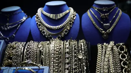 related_news_inside_blogsسعر مثقال الذهب اليوم في العراق عيار 21 الأحد 17/5/2026.. تراجع 3.7% بالسوق المحلي