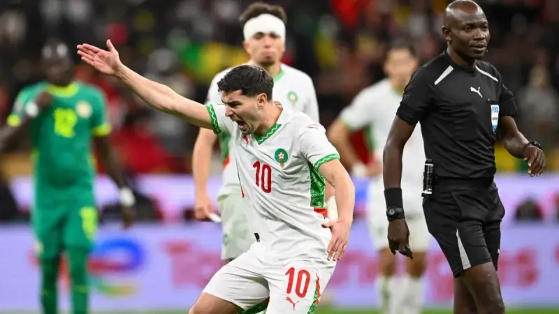 فيديو - دراما رياضية.. تكريم بابي غاي أمام تحية براهيم دياز