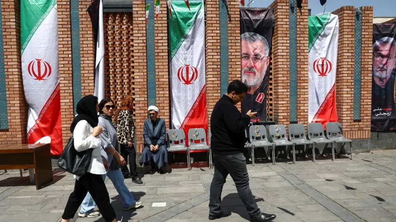 "أجواء مشحونة".. تخوف في إيران من العودة إلى الحرب