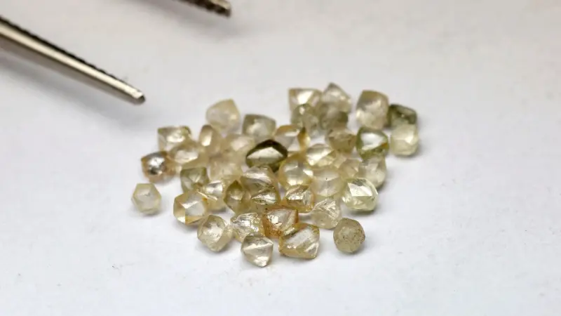 سعر مثقال الذهب عيار 21 في العراق اليوم الاثنين 27/04/2026.. ارتفاع جماعي