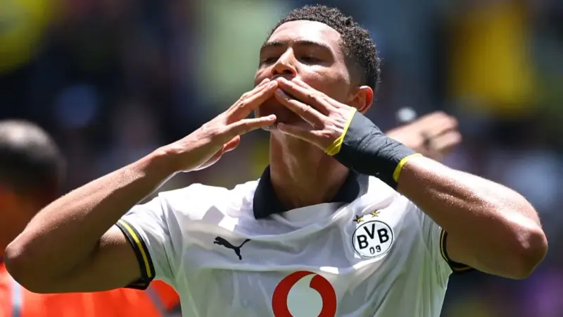 جوب بيلينغهام يخشى المقارنة مع شقيقه جود في بوروسيا دورتموند