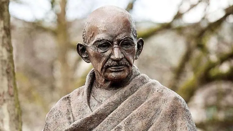 لوحة نادرة تمثّل غاندي تباع بمزاد في هذا الموعد