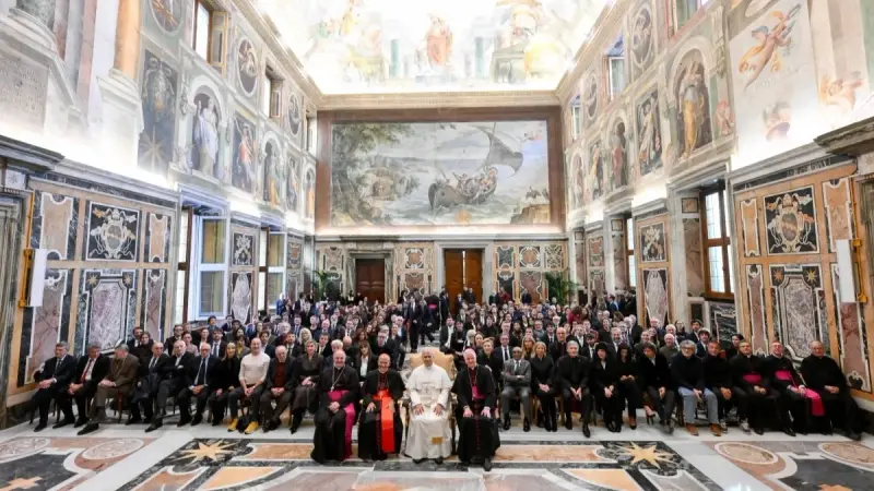 صور - بابا الفاتيكان يحذر من تراجع دور السينما ويدعو إلى حمايتها