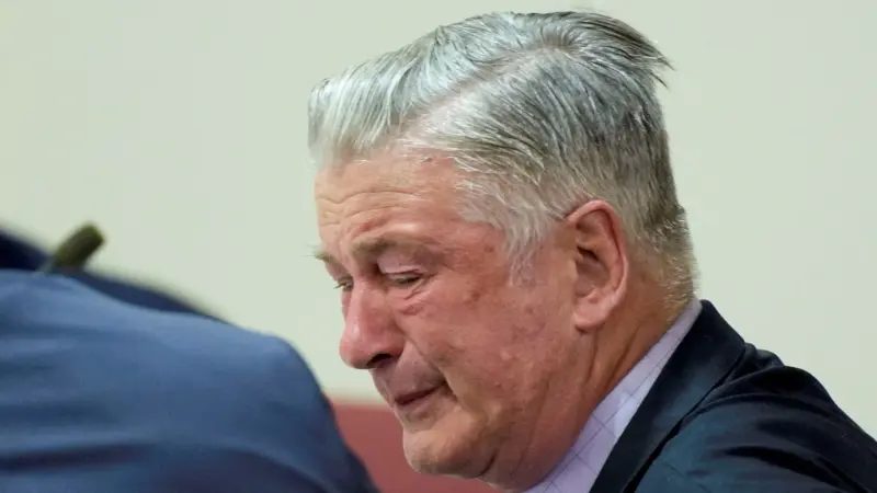 بحجّة حجب الأدلة.. إلغاء محاكمة الممثل الأميركي أليك بالدوين