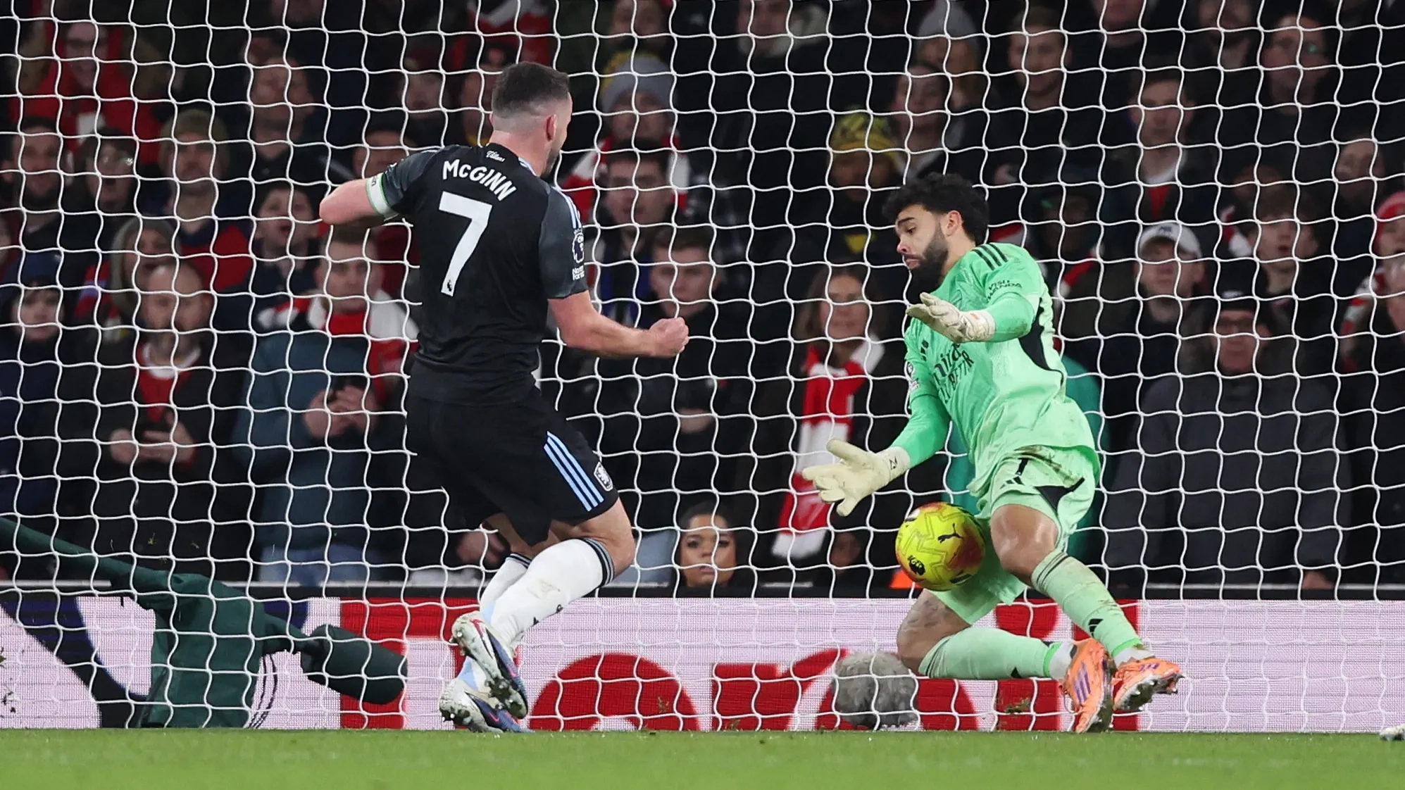 لماذا خاضت أندية الدوري الإنجليزي جولة إياب قبل اكتمال مواجهات الذهاب؟ 