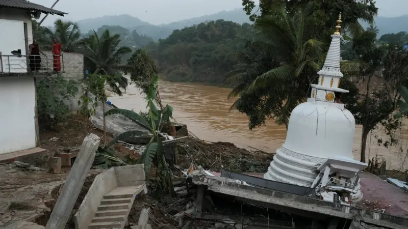 فيديو - كارثة الفيضانات تهدد آسيا.. وحصيلة القتلى تتجاوز 1,500