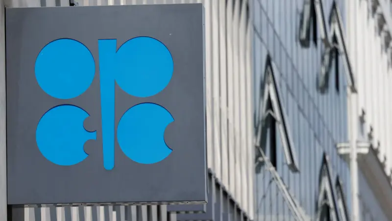"أوبك+" أمام اختبار صعب بعد خروج الإمارات.. ماذا قال "إتش إس بي سي"؟