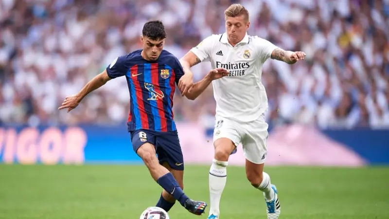 توني كروس يتغنى بنجم برشلونة.. "بيدري الأفضل في العالم"