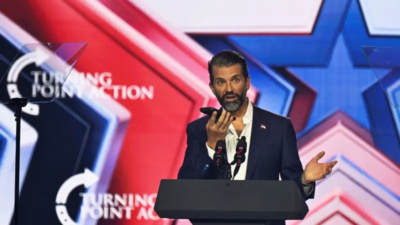 فيديو - ترامب يهدّد نجله أمام الملأ: إذا أخفق ابني سأفصله