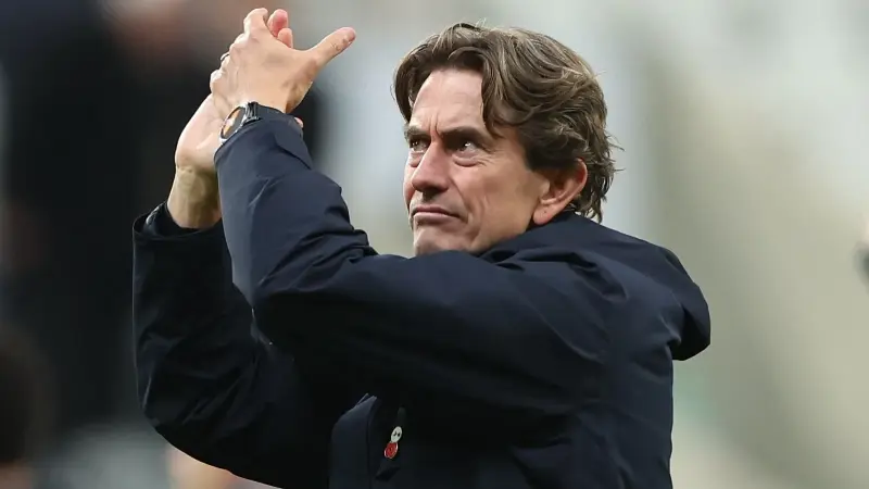 إدارة توتنهام تدعم المدرب توماس فرانك