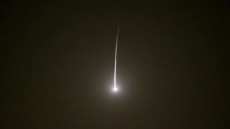 إصابة مطار بن غوريون بـ"شظايا" إثر هجوم صاروخي إيراني