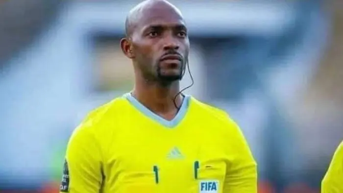 حكم مباراة الأهلي وميدياما اليوم.. صافرة غابونية للقمّة