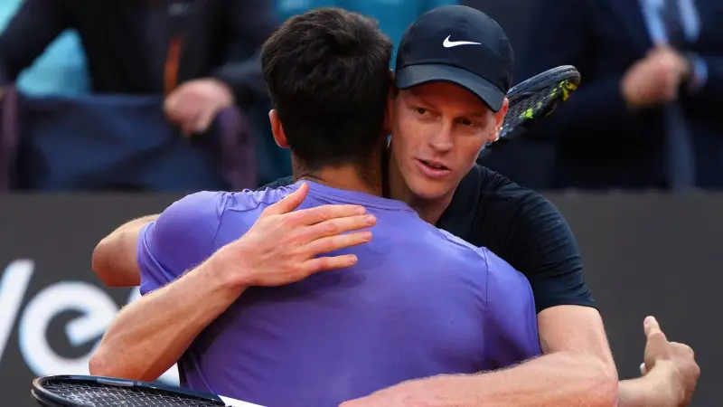 بث مباشر - مباراة كارلوس ألكاراز ضد يانيك سينر في نهائي بطولة ATP الختامية للتنس 2025 لحظة بلحظة