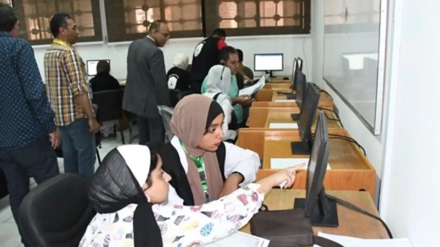 طلاب الدبلومات الفنية على موعد مع خطوة جديدة طلاب الدبلومات الفنية على موعد مع خطوة جديدة