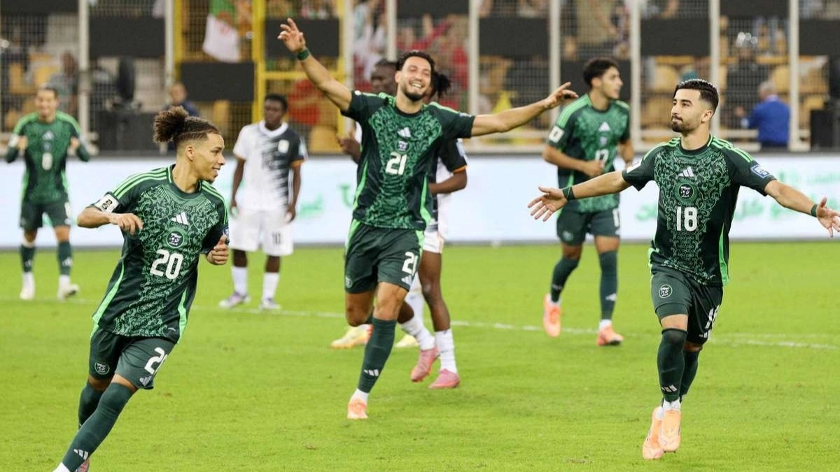 حكم مباراة الجزائر والسودان اليوم.. من يدير القمة العربية؟ 