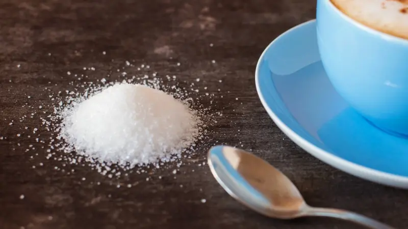 تحذير.. مُحلي صناعي شهير يقلل من فعالية علاج السرطان