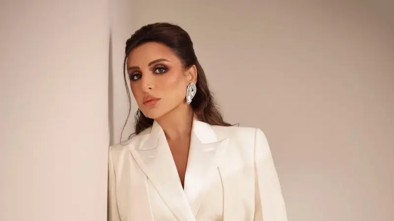 الإعلامي محمود سعد يهاتف أنغام ويوضح تطورات حالتها الصحية للجمهور