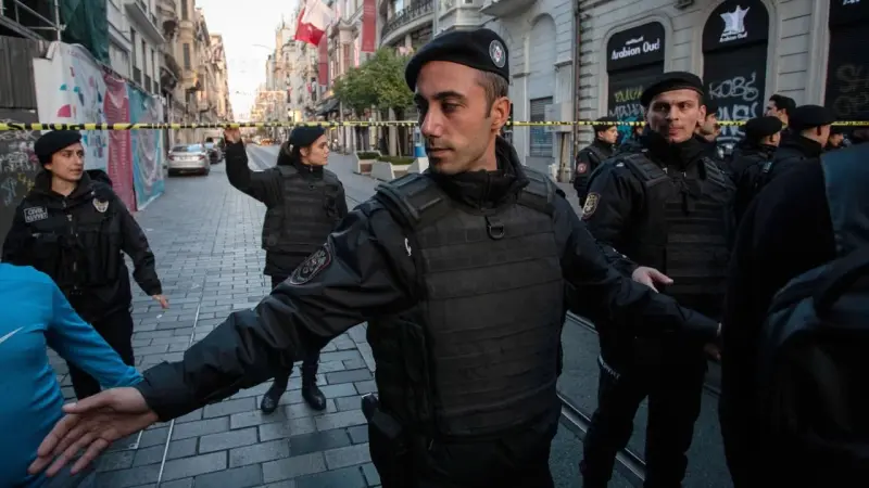 فيديو - تركيا.. هجوم طفل على مغفر في إزمير يثير قلقا في البلاد