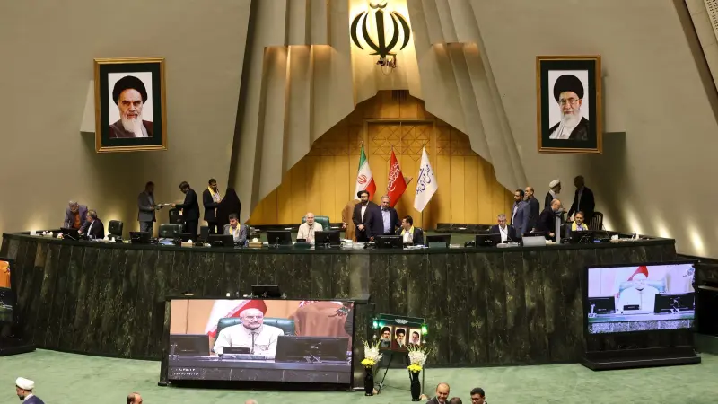 حذف أصفار لمواجهة التضخم.. الريال الإيراني يدخل الإنعاش