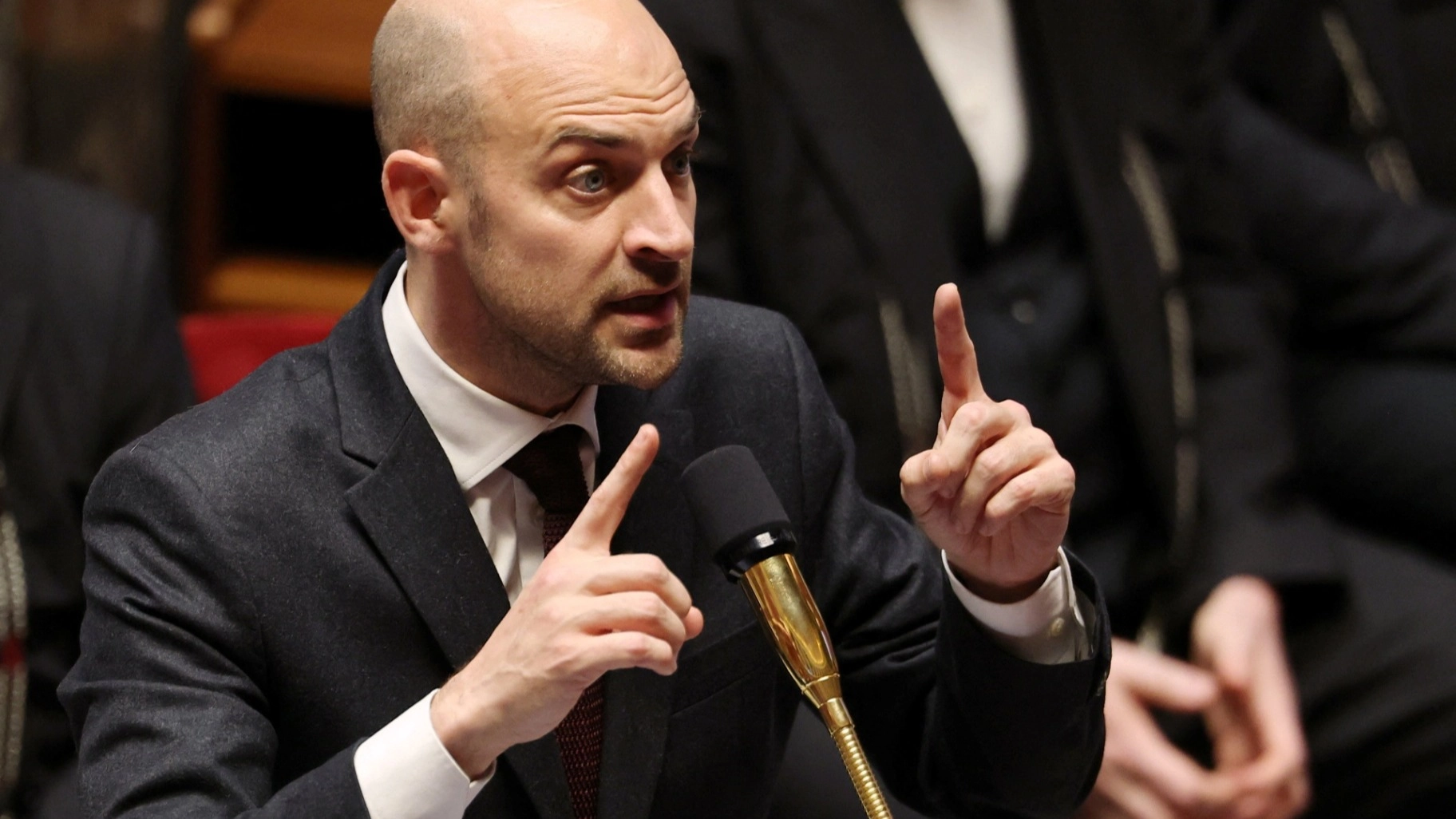 الخارجية الفرنسية تعلّق على "القمع العنيف" ضد المتظاهرين الإيرانيين 