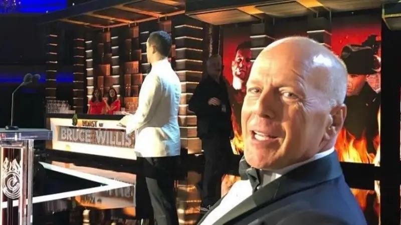 ما هو مرض بروس ويليس؟ يمنعه من الكلام ويؤثر على الحركة