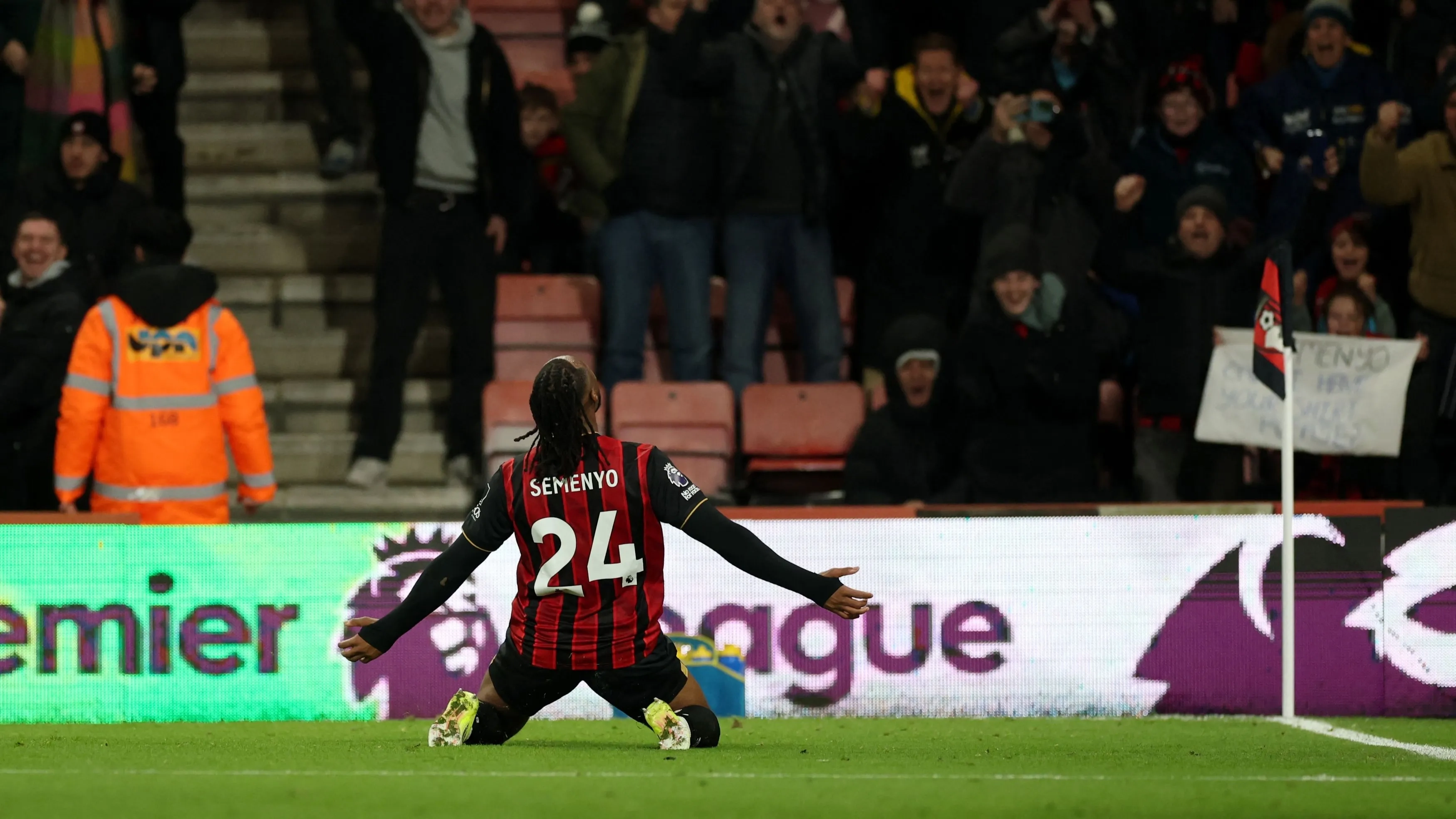 الدوري الإنجليزي - سيمينيو يودع بورنموث بهدف ثمين.. وسقوط تشيلسي 