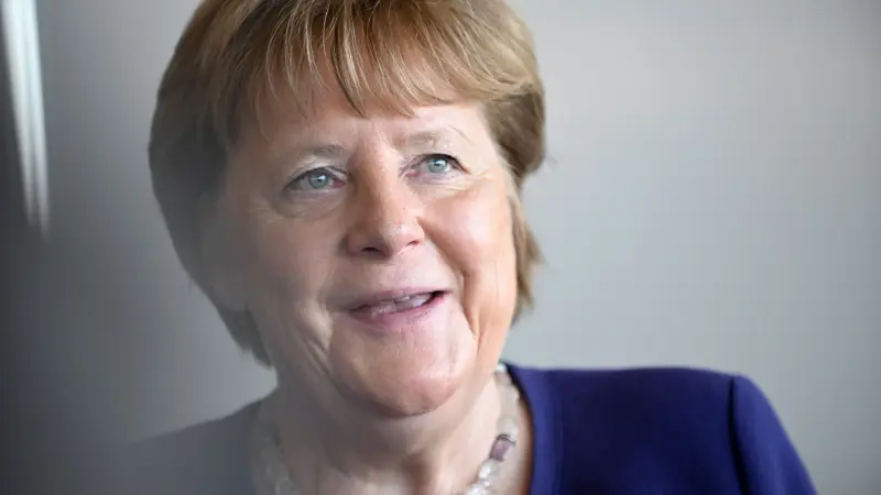 ميركل تنتقد خليفها في زعامة الحزب بسبب اقتراح الهجرة