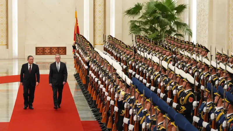 ستارمر يدافع عن تقاربه مع الصين بعد تحذيرات ترامب