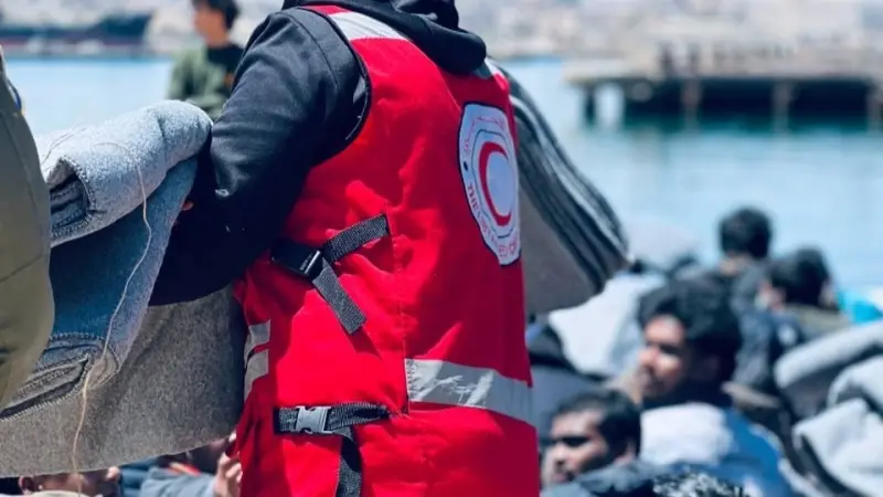 صور - خفر السواحل الليبي ينتشل مئات المهاجرين من 10 قوارب