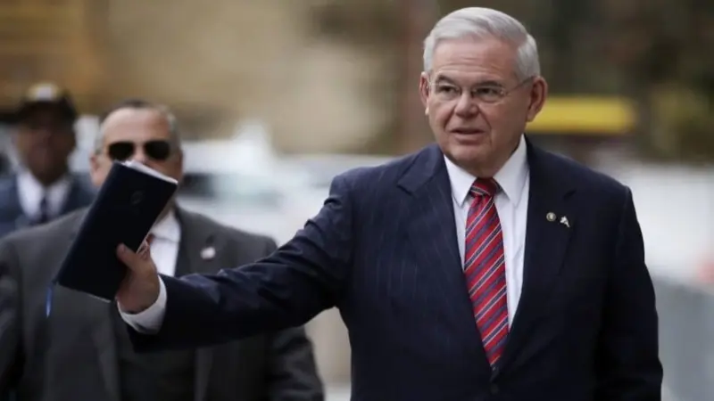 حكم بالسجن 11 عامًا.. من هو بوب مينينديز؟