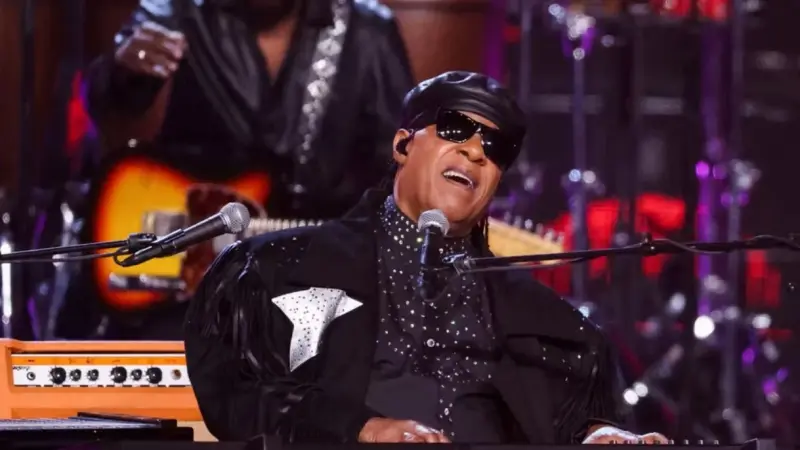 بافتتاح قاعة مشاهير الروك آند رول.. تكريم أسطوري للراحل سلاي ستون