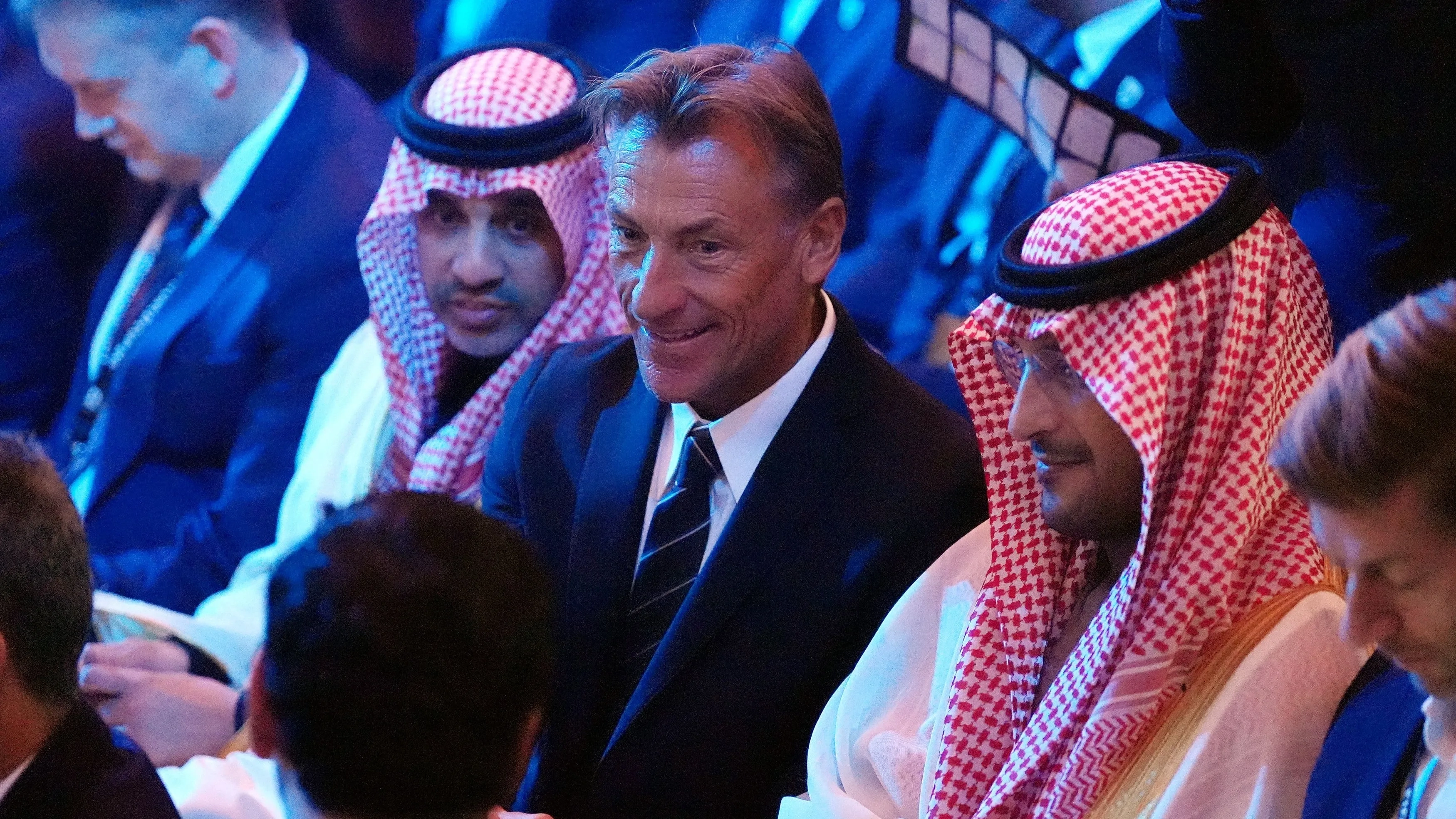 كأس العرب 2025 - مساعد رينارد يؤكد أن مدرب المنتخب السعودي سيقود مباراة المغرب 