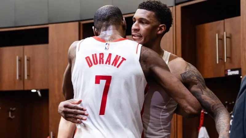 "كيفن دورانت يتخطى الأسطورة مايكل جوردان ويصبح خامس هداف تاريخي في "إن بي إيه