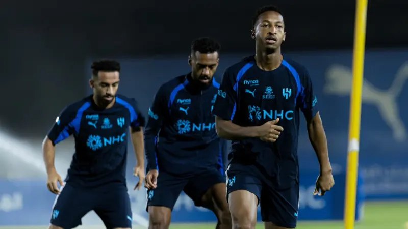 القنوات الناقلة لمباراة الهلال ضد نيوم اليوم في الدوري السعودي مع الموعد