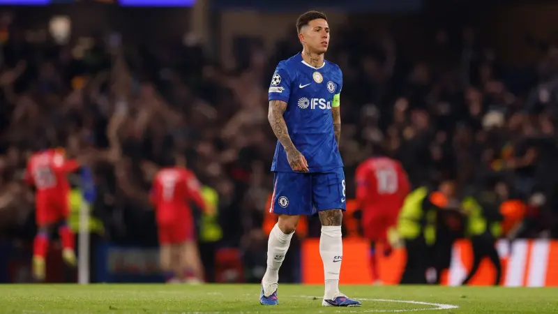 عقوبة انضباطية قاسية.. تشيلسي يُبعد إنزو فيرنانديز عن الفريق بسبب تصريحاته الأخيرة