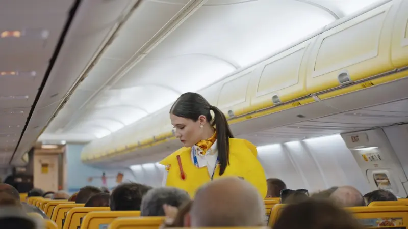 ما هي الملابس التي لا يجب ارتداؤها على متن الطائرة؟