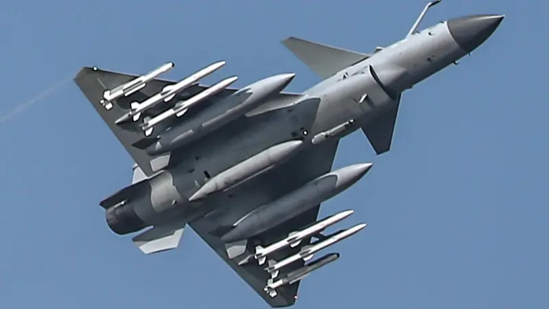 يعطي باكستان تفوقا على الهند.. ما قدرات صاروخ "PL-15" الصيني؟