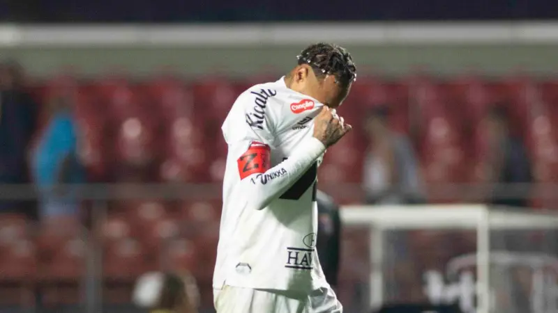 سداسية مذلة تفقد نيمار صوابه.. وشبح الهبوط يطارد سانتوس