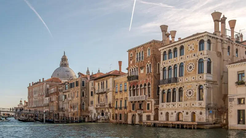 سحر وغموض البندقية.. هذا القصر الملعون يُعرض للبيع