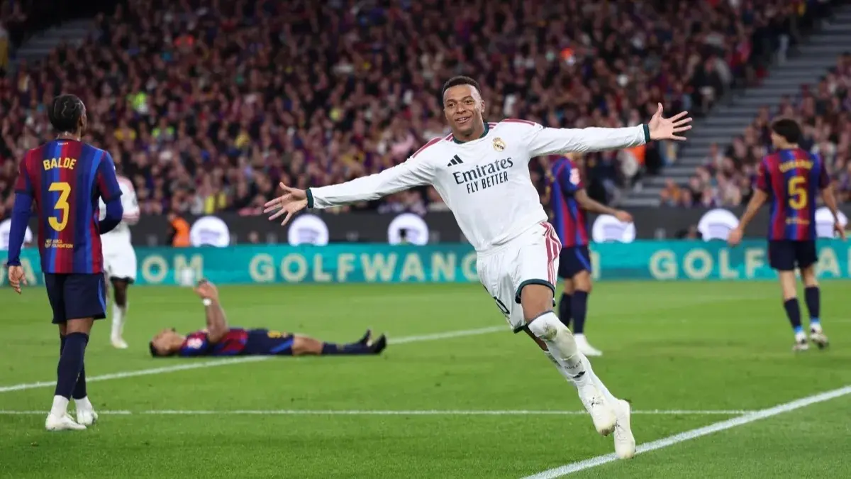 مبابي حسم الكلاسيكو بهدفين أمام برشلونة (أ ف ب) مبابي حسم الكلاسيكو بهدفين أمام برشلونة (أ ف ب)