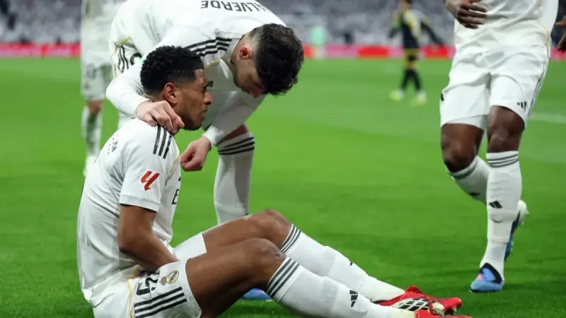 إصابة بيلينغهام تقلق ريال مدريد في توقيت حاسم